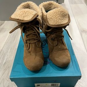 Blowfish wedge boots. 8